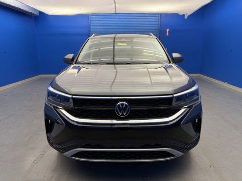 Used 2024 Volkswagen Taos SE image 3