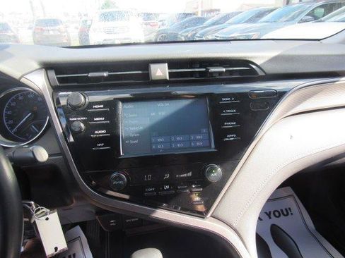 Used 2019 Toyota Camry SE FWD image 19