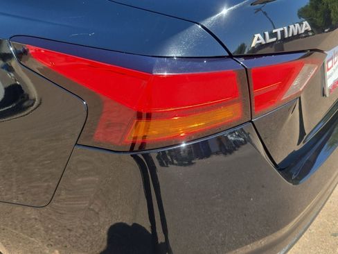 Used 2024 Nissan Altima 2.5 SV FWD image 32