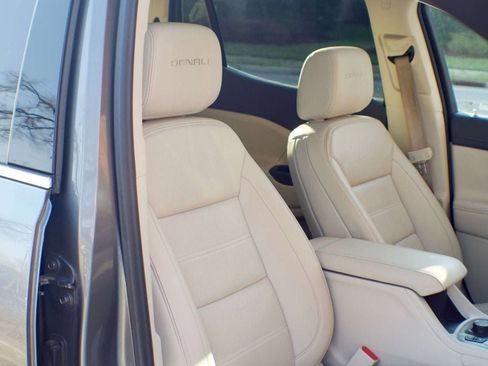 Used 2022 GMC Acadia Denali w/ Denali Ultimate Package image 41