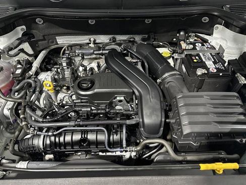 Certified 2022 Volkswagen Taos SE image 40