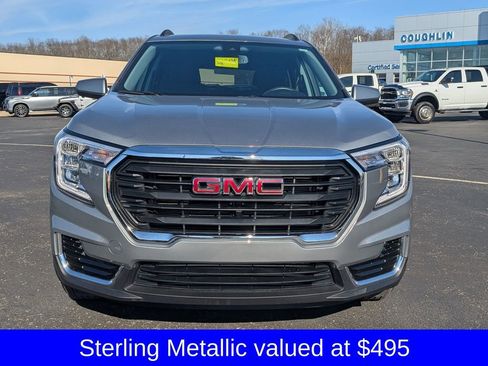 Used 2024 GMC Terrain SLE w/ Driver Convenience Package image 2