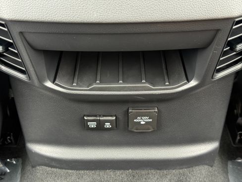 Used 2024 Toyota Tundra Limited AWD/4WD image 37