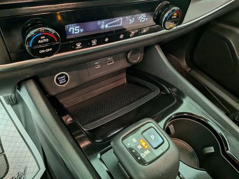 Used 2021 Nissan Rogue SV image 25