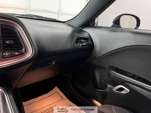 Used 2016 Dodge Challenger SXT image 40