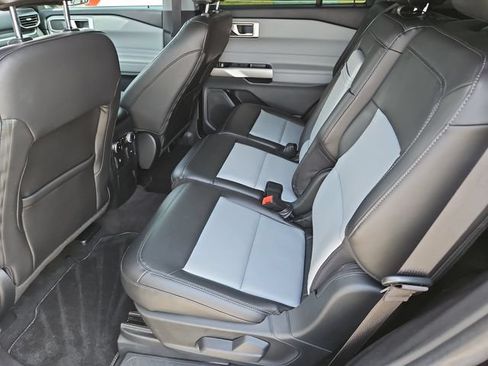 Used 2023 Ford Explorer XLT w/ Equipment Group 202A RWD image 14