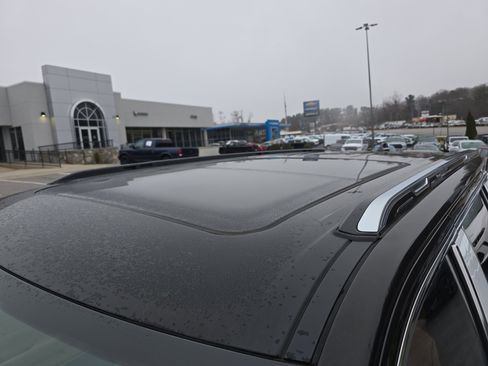 Used 2022 Jeep Grand Wagoneer Series III image 12