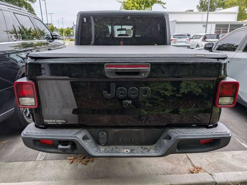Used 2022 Jeep Gladiator Sport AWD/4WD image 3