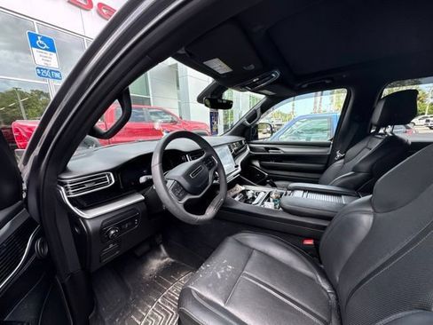 Used 2023 Jeep Wagoneer Series II RWD image 5