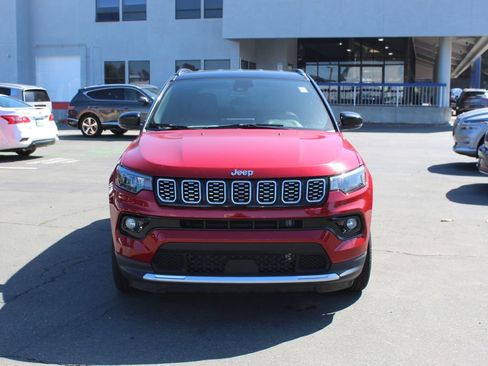 Used 2025 Jeep Compass Limited AWD/4WD image 4