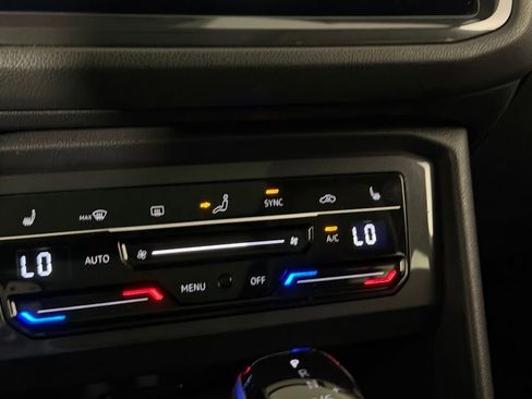 Used 2024 Volkswagen Tiguan SE R-Line image 18