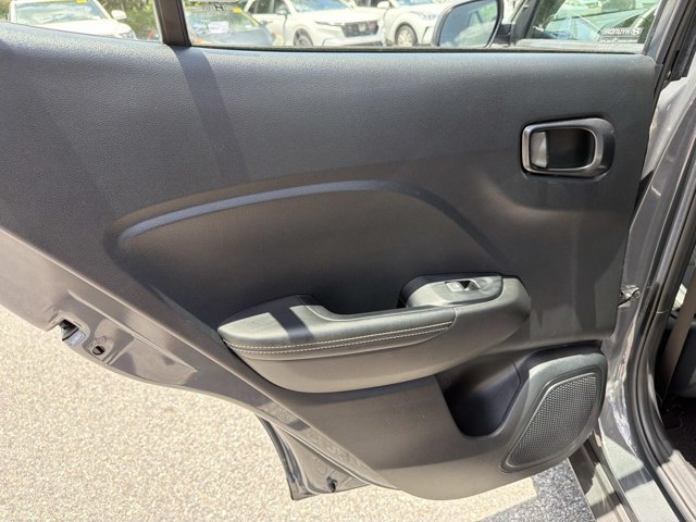 Used 2023 Hyundai Venue Limited w/ Cargo Package FWD image 12