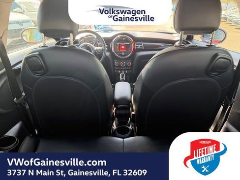 Used 2021 MINI Cooper 2-Door Hardtop image 8