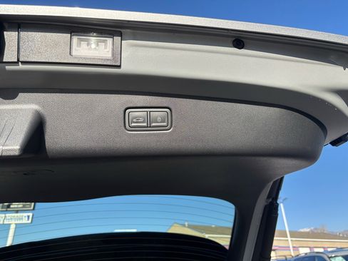 Used 2025 Genesis GV70 2.5T w/ Select Package image 8