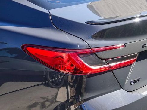 Used 2025 Toyota Camry SE w/ Convenience Package image 10