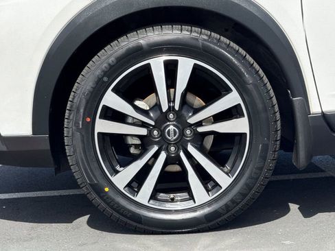 Used 2019 Nissan Kicks SV image 14