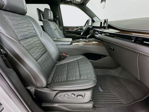 Used 2023 Cadillac Escalade ESV Sport Platinum w/ Heavy-Duty Trailer Package AWD/4WD image 31