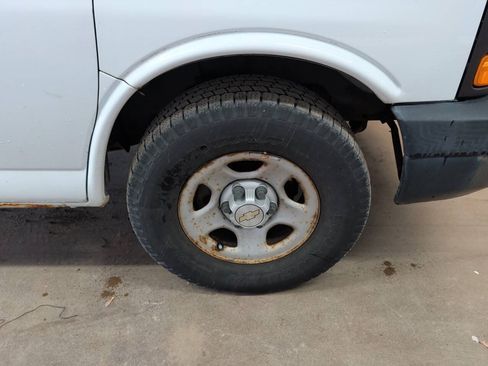 Used 2007 Chevrolet Express 1500 RWD image 12
