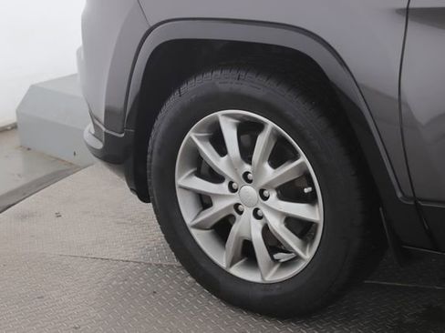 Used 2018 Jeep Cherokee Latitude w/ Quick Order Package 26T image 13