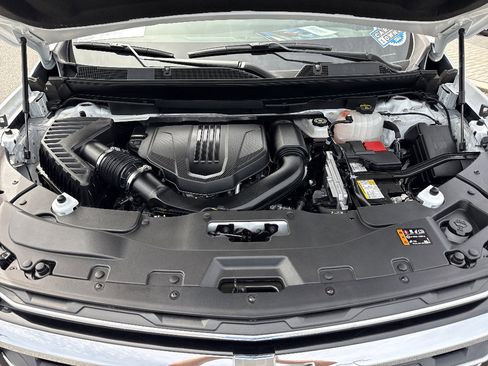 Used 2025 Chevrolet Traverse LT FWD image 42