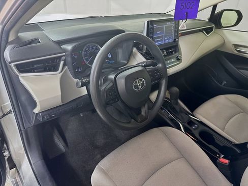 Used 2020 Toyota Corolla LE FWD image 9
