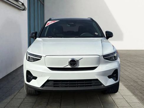 Used 2023 Volvo XC40 Recharge Plus image 8