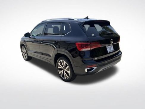 Used 2024 Volkswagen Taos SE FWD image 5