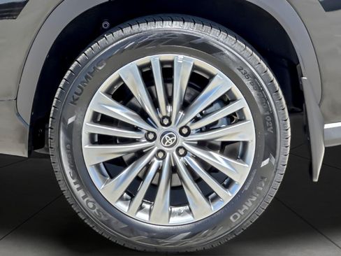 Used 2023 Toyota Highlander Platinum FWD image 26