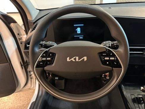 Used 2026 Kia Niro LX FWD image 28