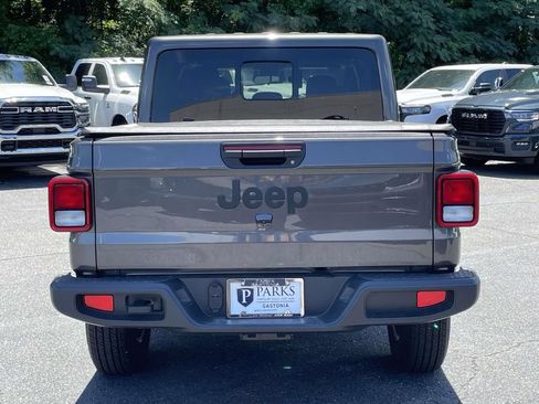 Used 2026 Jeep Gladiator Sport AWD/4WD image 7