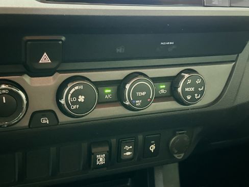 Used 2019 Toyota Tacoma TRD Sport AWD/4WD image 23