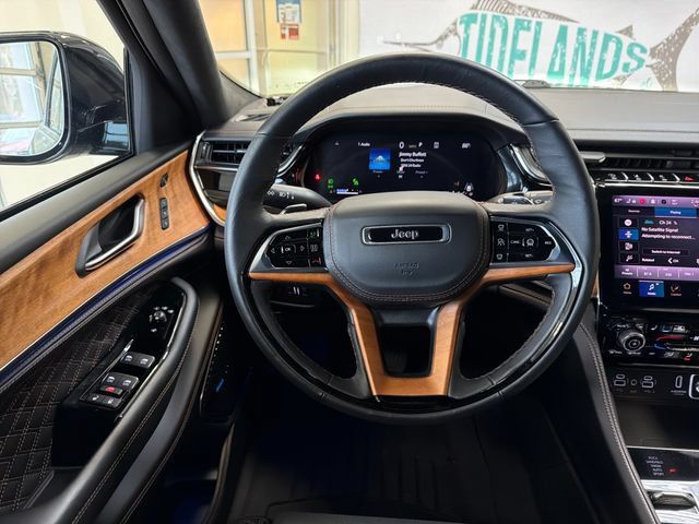 Used 2025 Jeep Grand Cherokee Summit AWD/4WD image 16