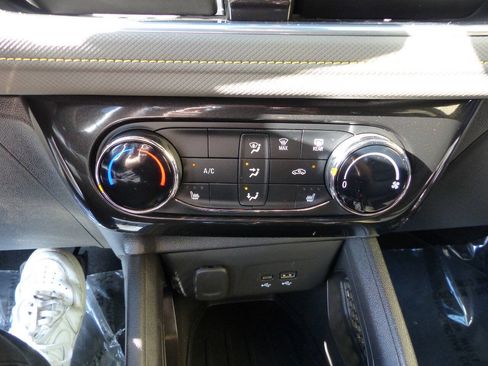 Used 2025 Chevrolet TrailBlazer ACTIV FWD image 33