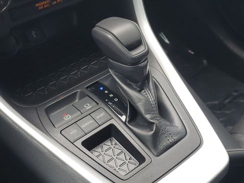 Certified 2021 Toyota RAV4 XLE FWD image 30