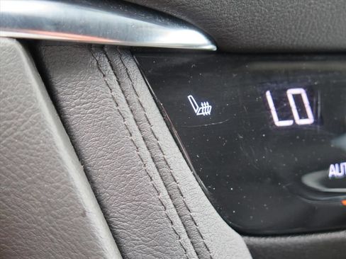 Used 2020 Cadillac XT5 Premium Luxury FWD image 16