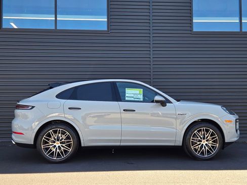 New 2025 Porsche Cayenne E-Hybrid Coupe AWD/4WD image 8