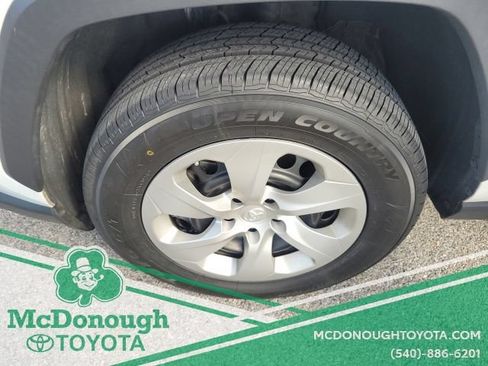 Used 2024 Toyota RAV4 LE AWD/4WD image 22