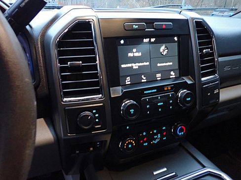 Used 2017 Ford F250 XLT w/ XLT Premium Package image 31