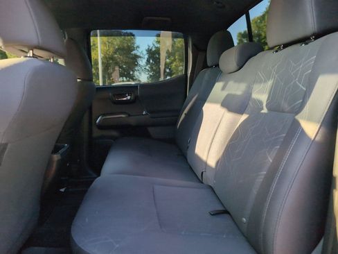 Used 2017 Toyota Tacoma TRD Off-Road w/ Tow Package (A/T) AWD/4WD image 35