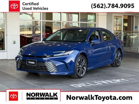 Certified 2025 Toyota Camry XLE image 1