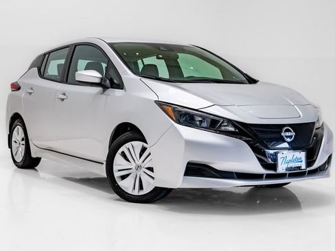 Used 2025 Nissan Leaf S FWD image 6
