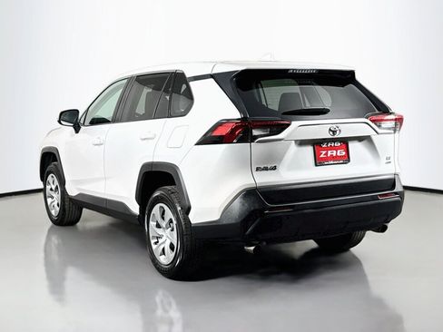 Used 2022 Toyota RAV4 LE AWD/4WD image 3