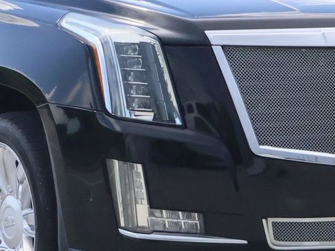 Used 2018 Cadillac Escalade Platinum AWD/4WD image 8