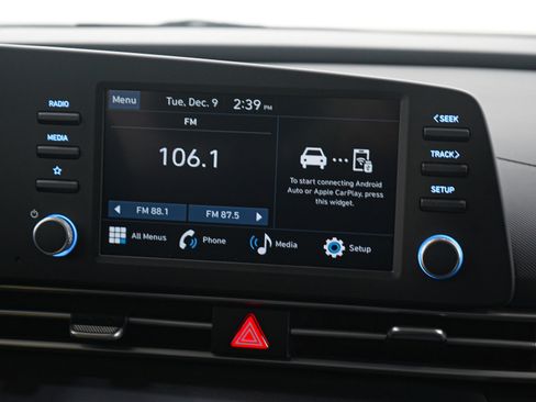 New 2025 Hyundai Elantra SE image 17