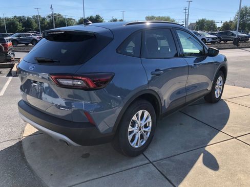 Used 2025 Ford Escape Active w/ Cold Weather Package image 5