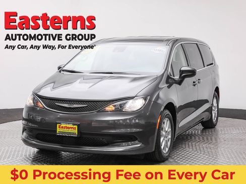 Used 2023 Chrysler Voyager LX FWD image 1