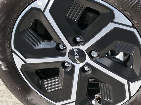 Certified 2025 Kia Niro EX image 10