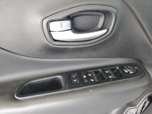 Certified 2020 Jeep Renegade Altitude AWD/4WD image 16