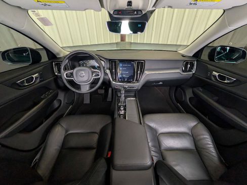Used 2020 Volvo V60 T5 Momentum FWD image 4