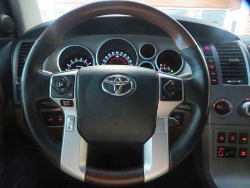 Used 2017 Toyota Sequoia Platinum AWD/4WD image 37